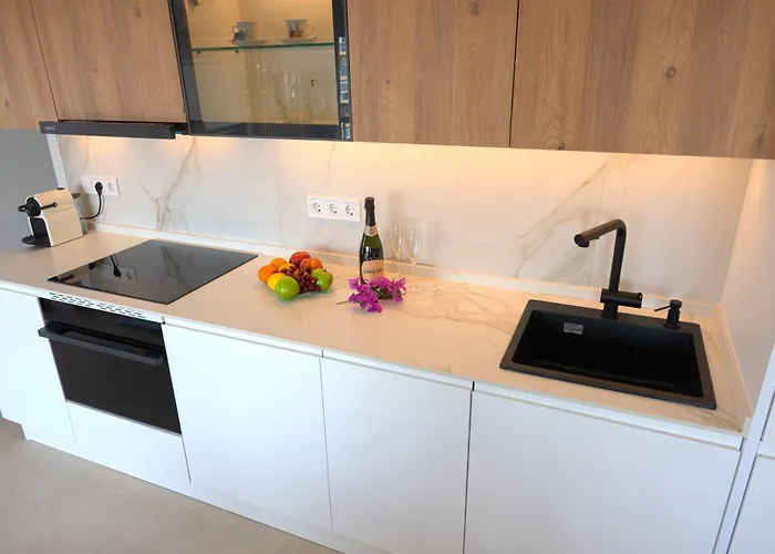 Céntrico Con Piscina Y Parking