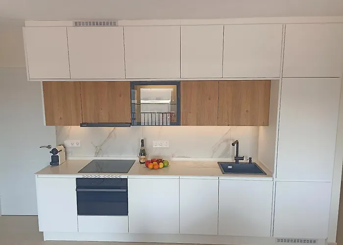 Céntrico Con Piscina Y Parking *