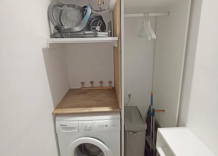 Céntrico Con Piscina Y Parking