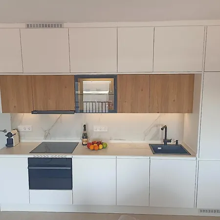 Céntrico Con Piscina Y Parking *